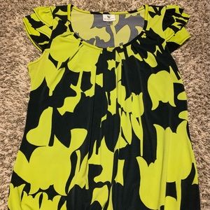 Worthington business casual blouse, elastic bottom with ruffle sleeves.